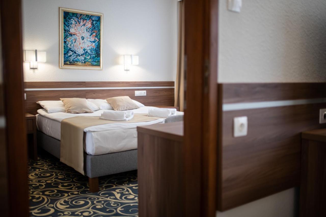 Hotel Arpad Tatabánya Extérieur photo