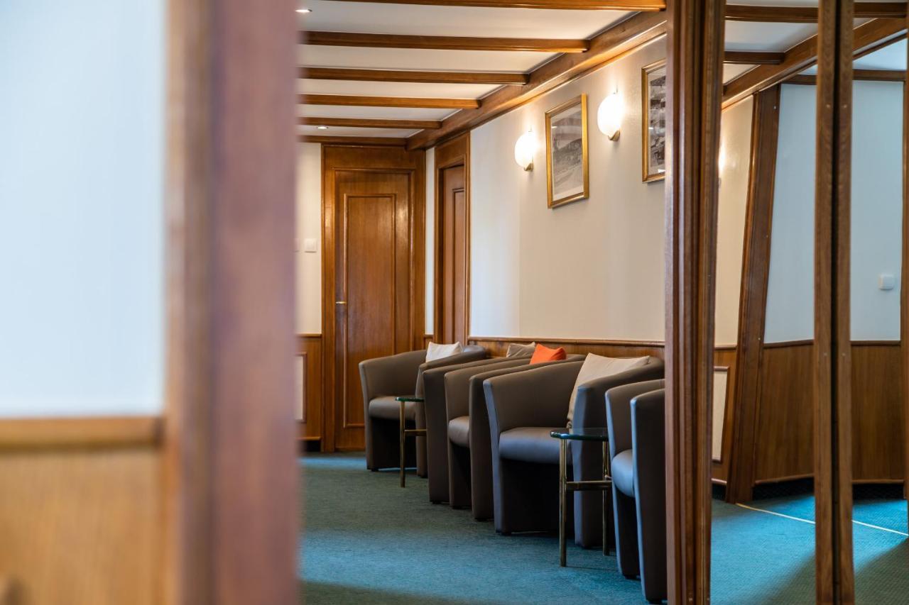 Hotel Arpad Tatabánya Extérieur photo