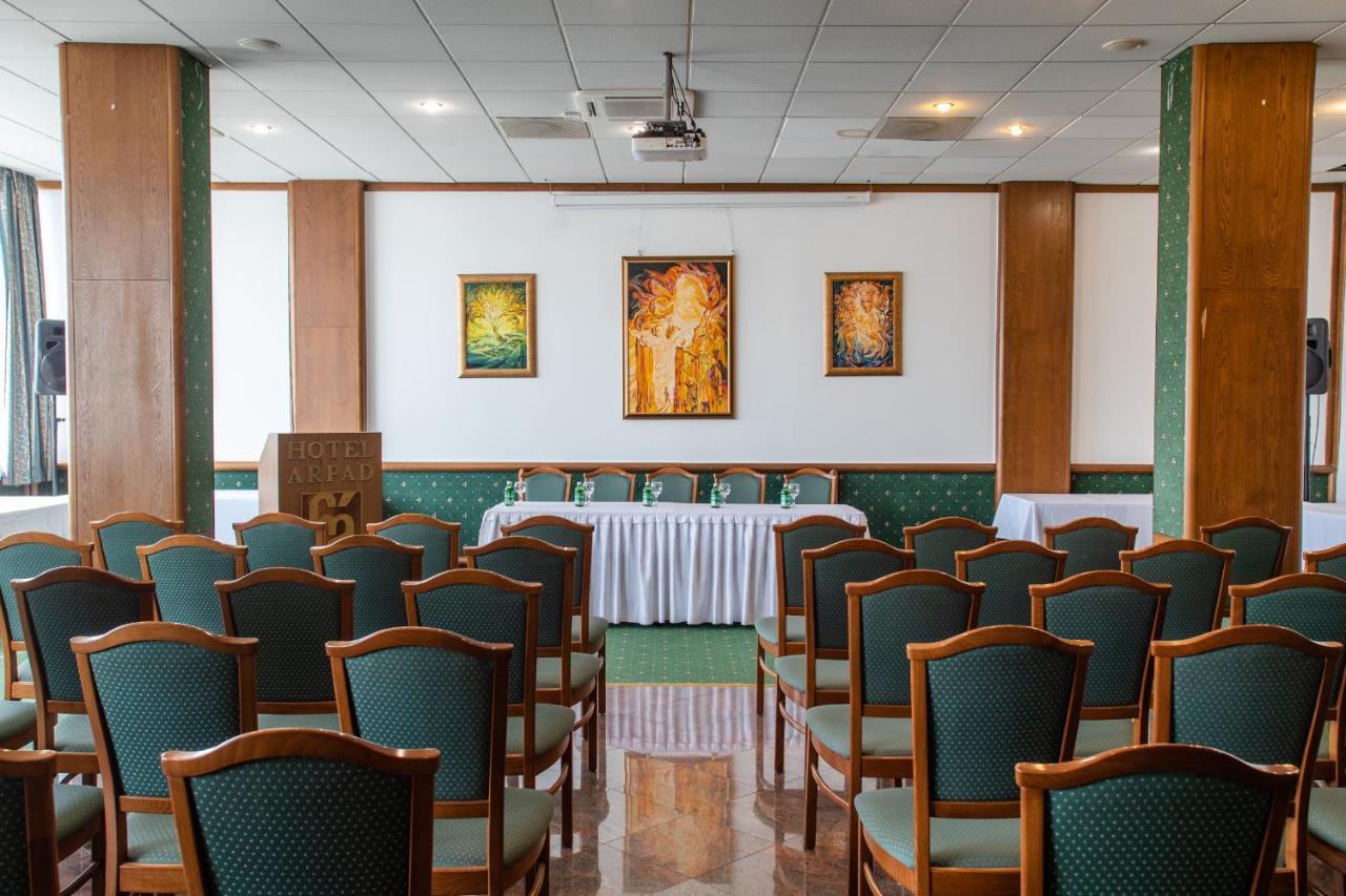 Hotel Arpad Tatabánya Extérieur photo