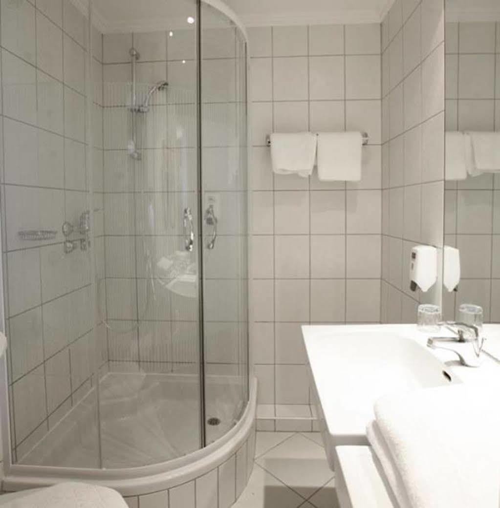 Hotel Arpad Tatabánya Extérieur photo