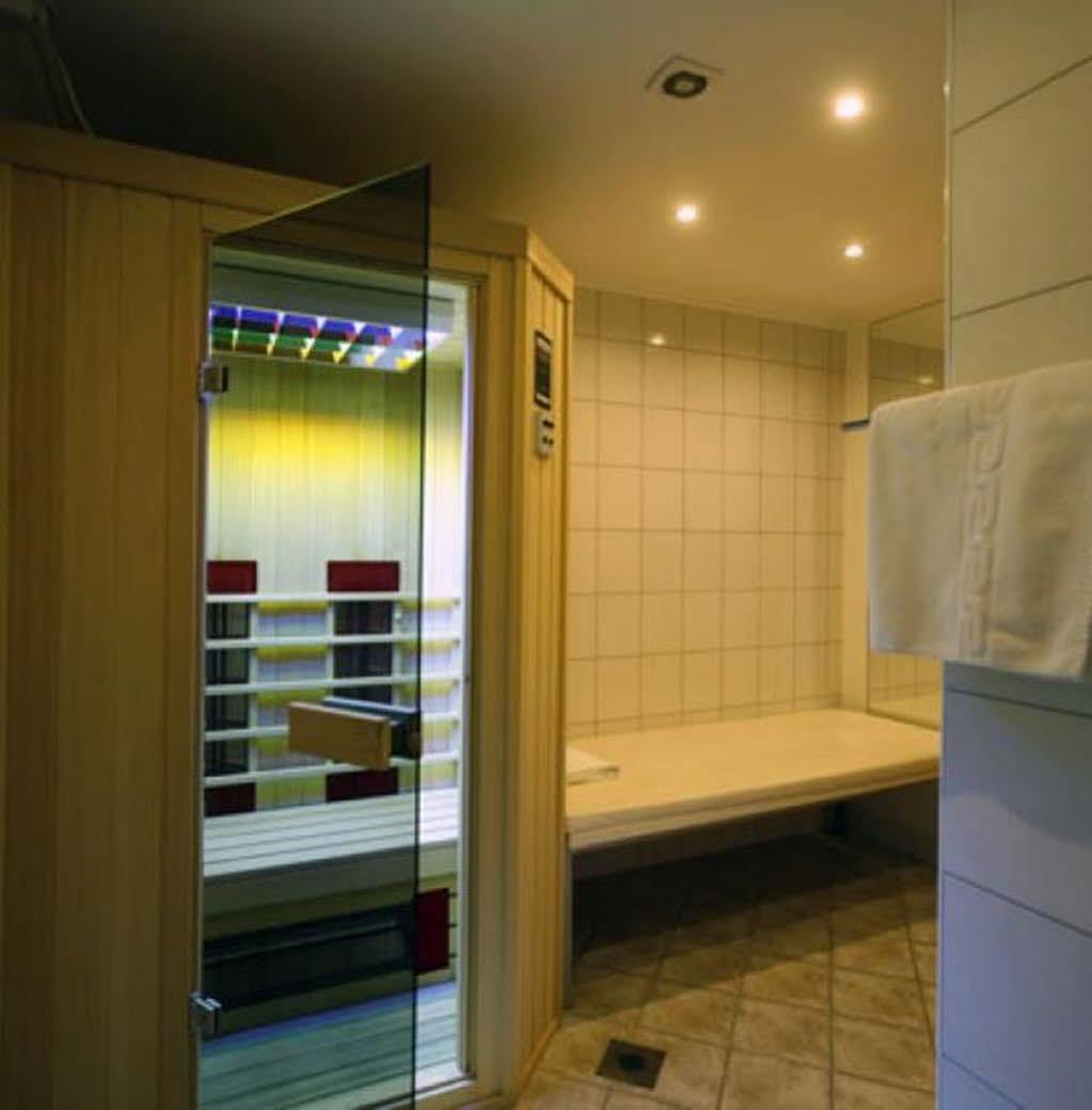 Hotel Arpad Tatabánya Extérieur photo